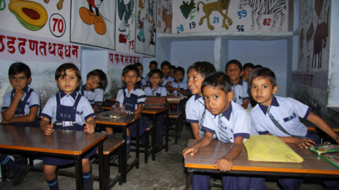 Besuch in der Dorfschule in Indien