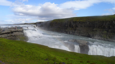 Island am Wasserfall