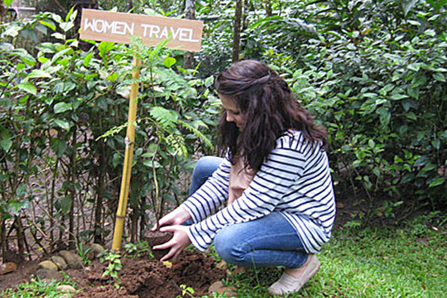 Women Travel Baum in Kerala