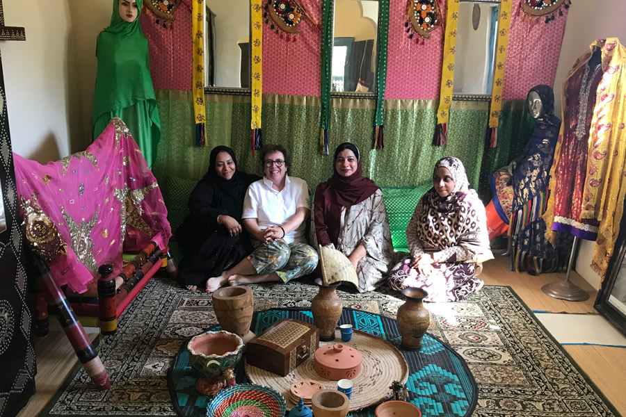 Oman bei den Frauen im Dorf Bild Women Travel