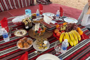 Oman Luxury Camp gedeckter Tisch
