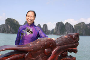 Unsere Reiseleiterin in der Halong-Bucht