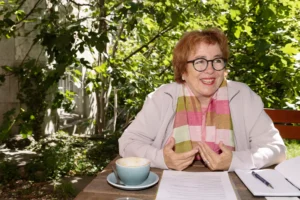 Frau im Interview